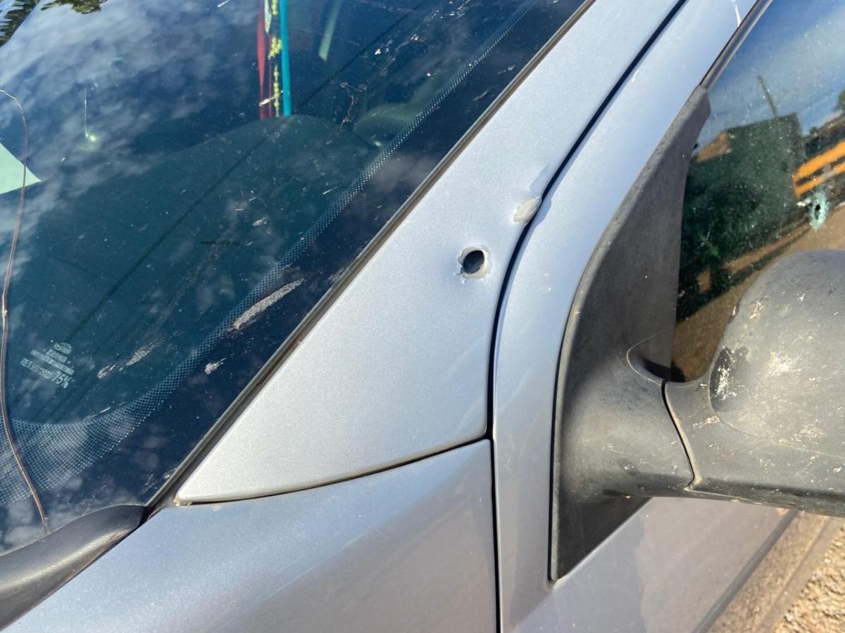 Dupla tenta matar homem de 28 anos dentro do carro em MT
