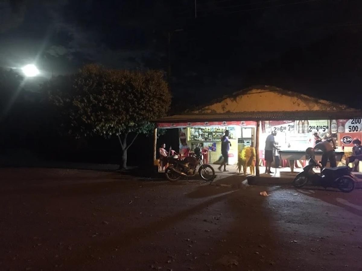 Dupla invade bar e mata 'Sandrão' com um tiro na cabeça e deixa outro baleado