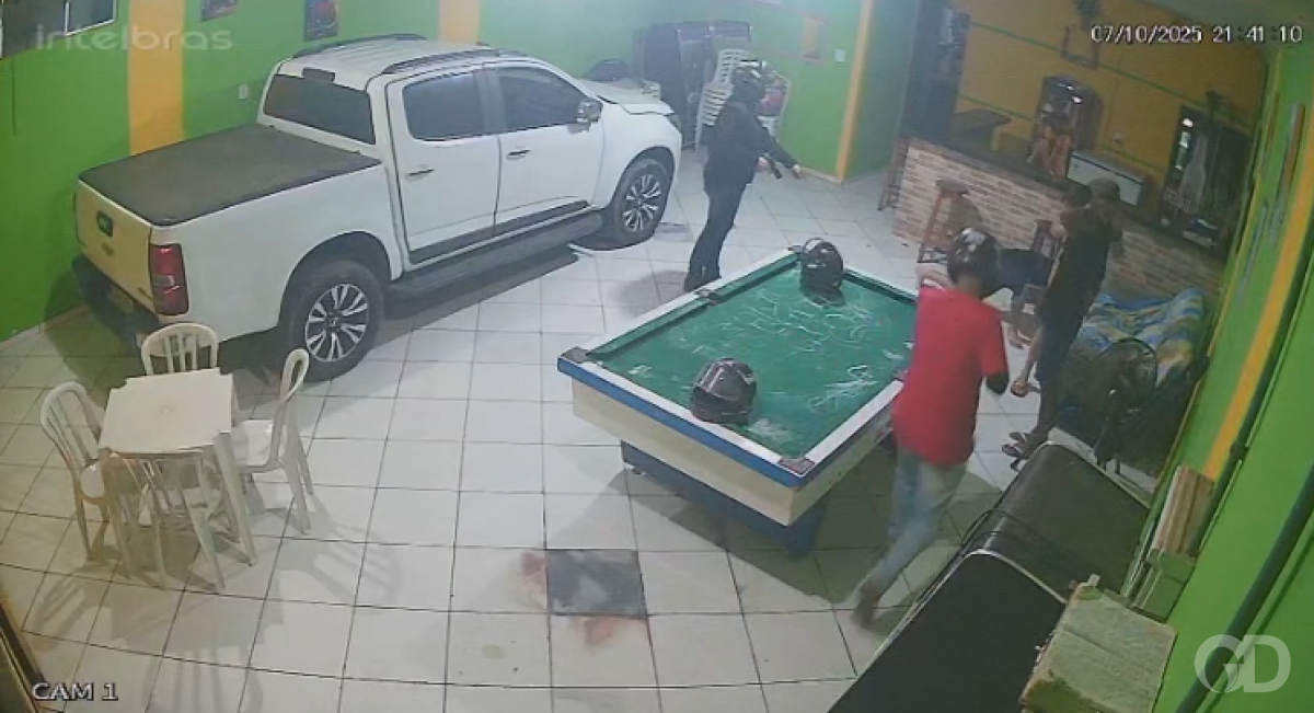 Jovens de 23 e 16 anos são assassinados em bar