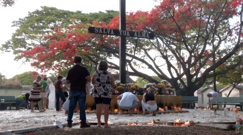 Milhares de fieis participaram das missas no Cemitério Municipal durante o Dia dos Finados