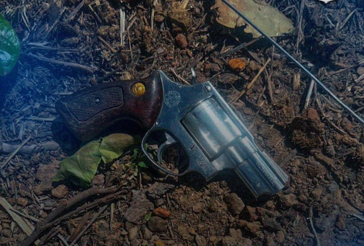 Separados há 20 anos, homem jura ex de morte; 'vou dar tiro na testa'