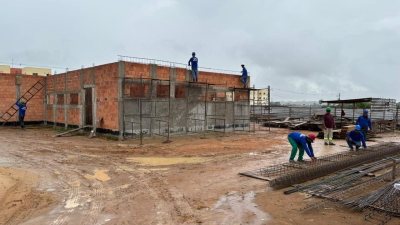 Obras da UBS Nico Baracat avançam e chegam a 30%; prefeito de Sinop vistoria trabalhos