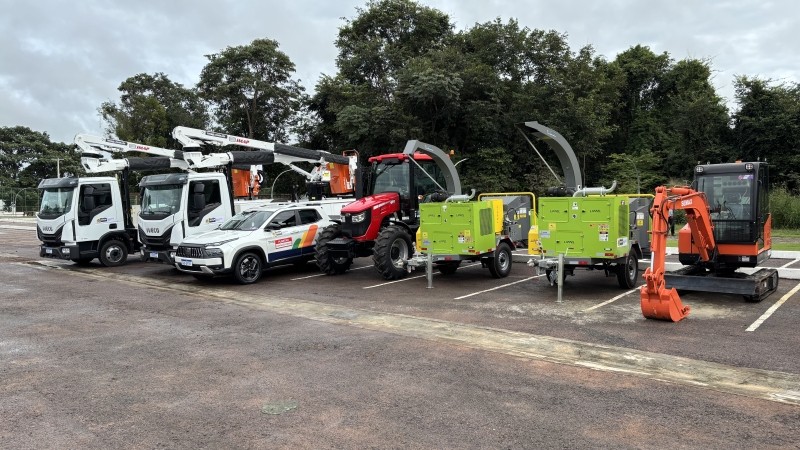Dorner entrega mais de R$2,6 milhões em maquinas para secretarias de Obras e Meio Ambiente 