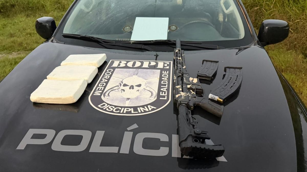 Bope encontra arma e 3 kg de cocaína em 'casa de facção'