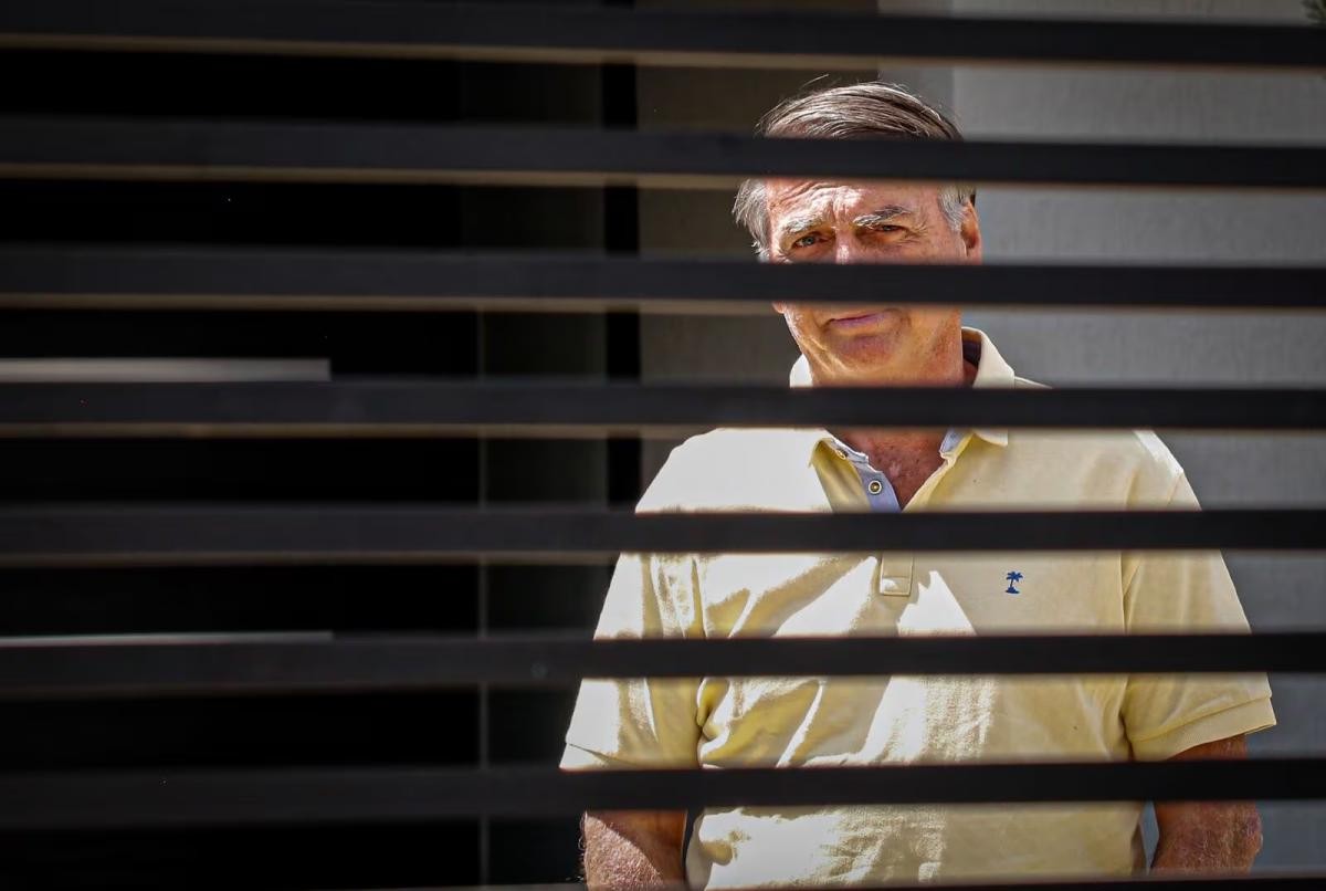 STF libera prisão domiciliar a Bolsonaro com tornozeleira