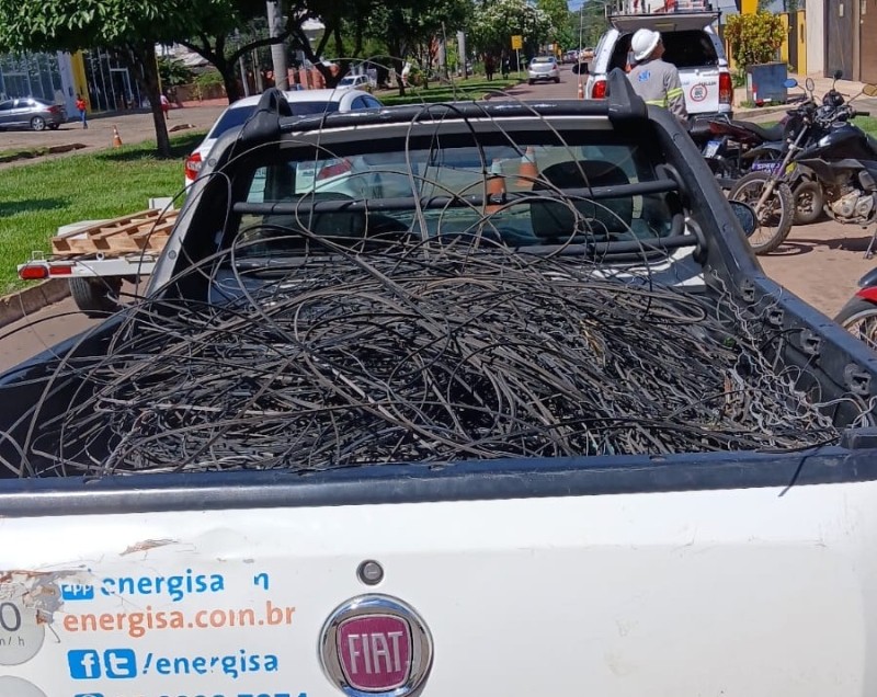 Operação Cidade Limpa retira mais de 300 kg de cabos em ação realizada