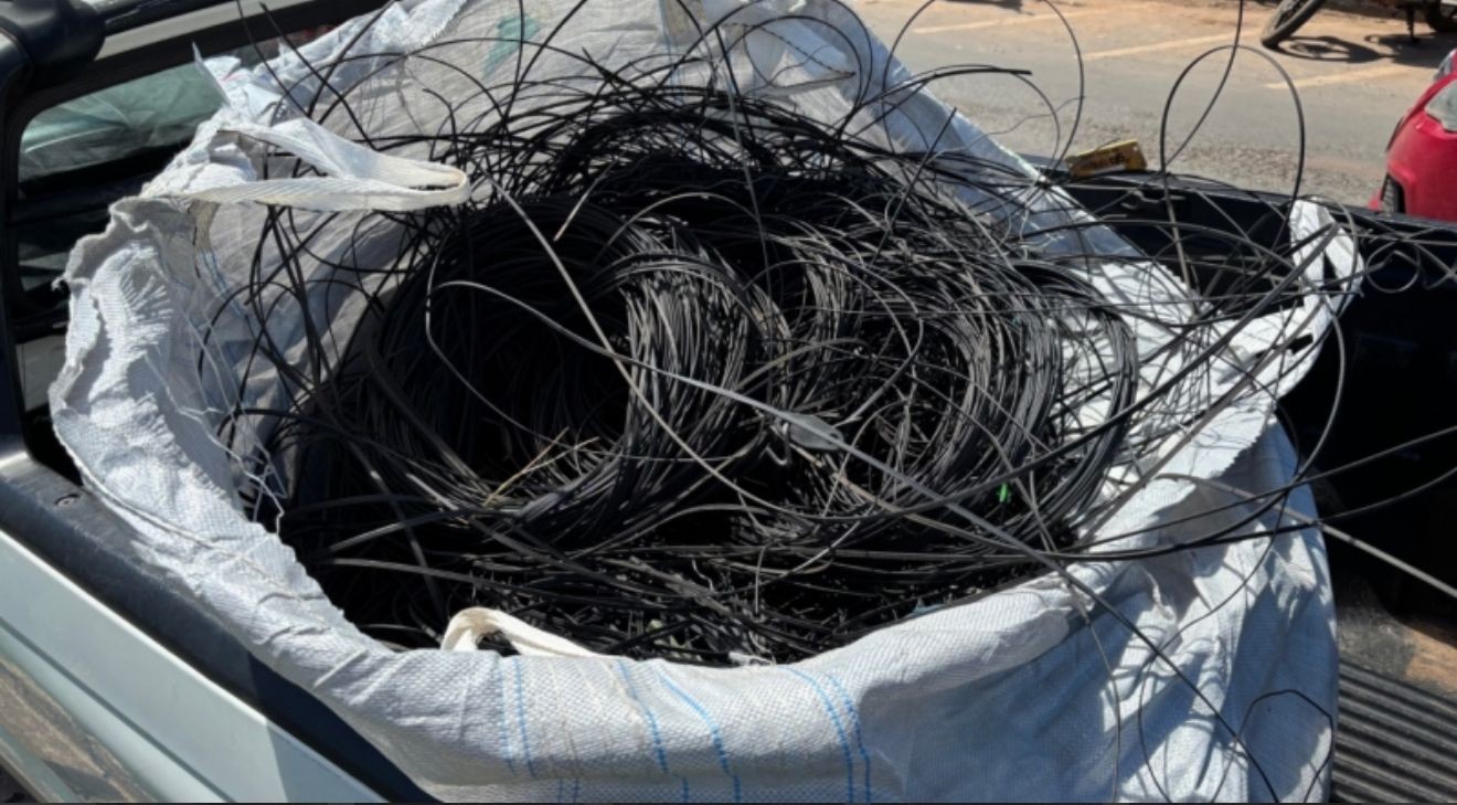 Lei de Célio Garcia ganha força com Operação Cidade Limpa, que já retirou 15 toneladas de fios irregulares em Sinop