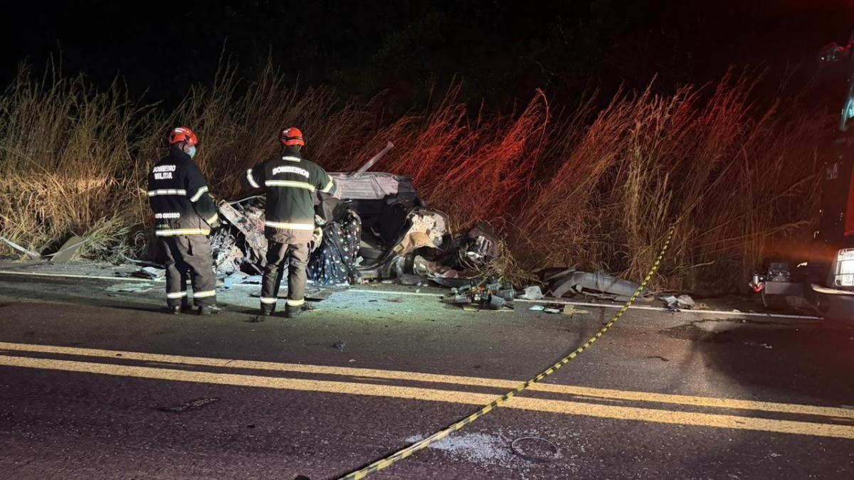 Casal morre e 3 crianças ficam feridas após ultrapassagem