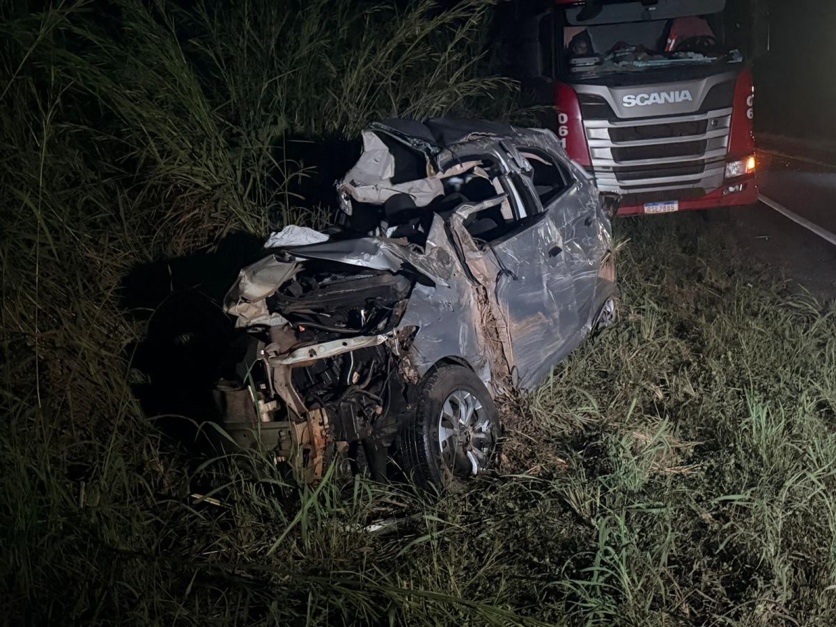 Vítima fatal de acidente entre carro e carreta é identificada