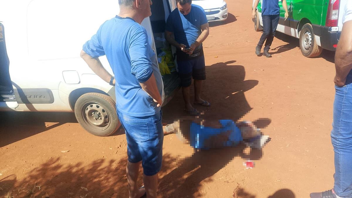 Entregador vai dar ré e atropela idoso de 85 anos no interior de MT
