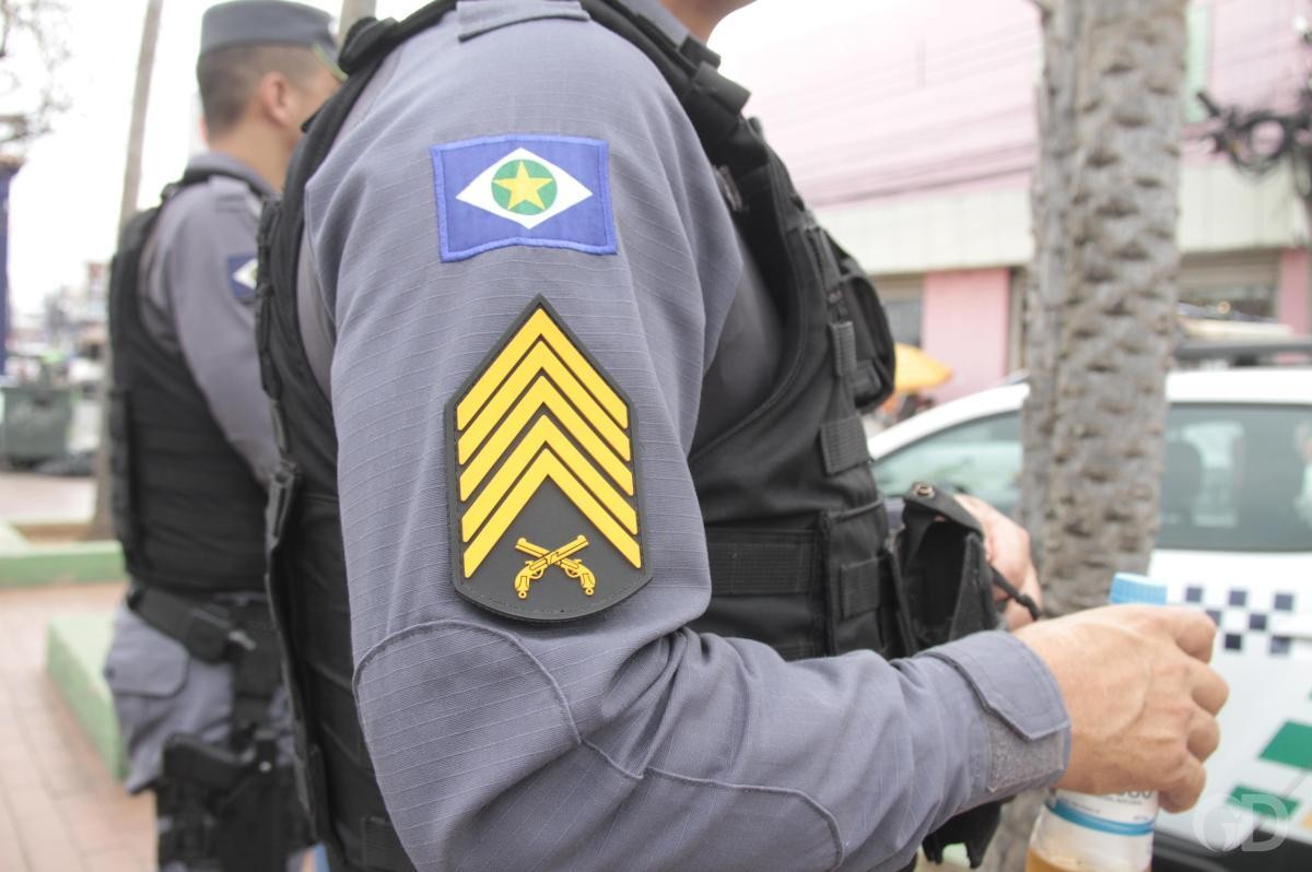 Bebê de um ano é achado sozinho na rua e mãe presa por abandono