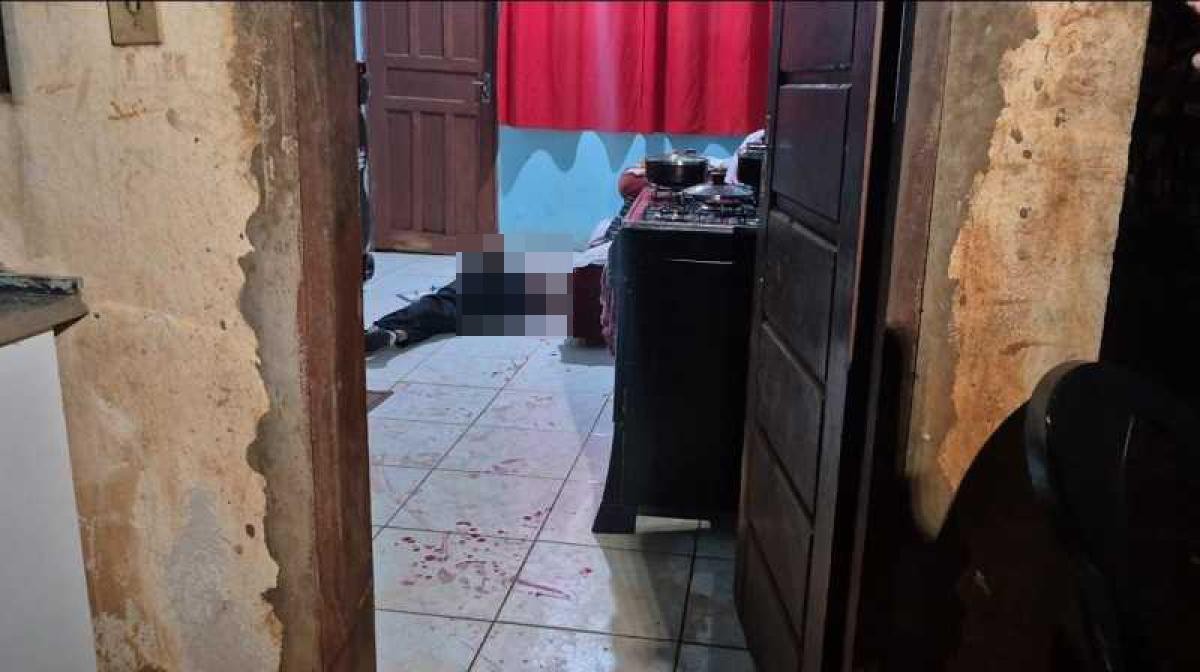 Homem é achado morto em casa; casal é preso pelo crime