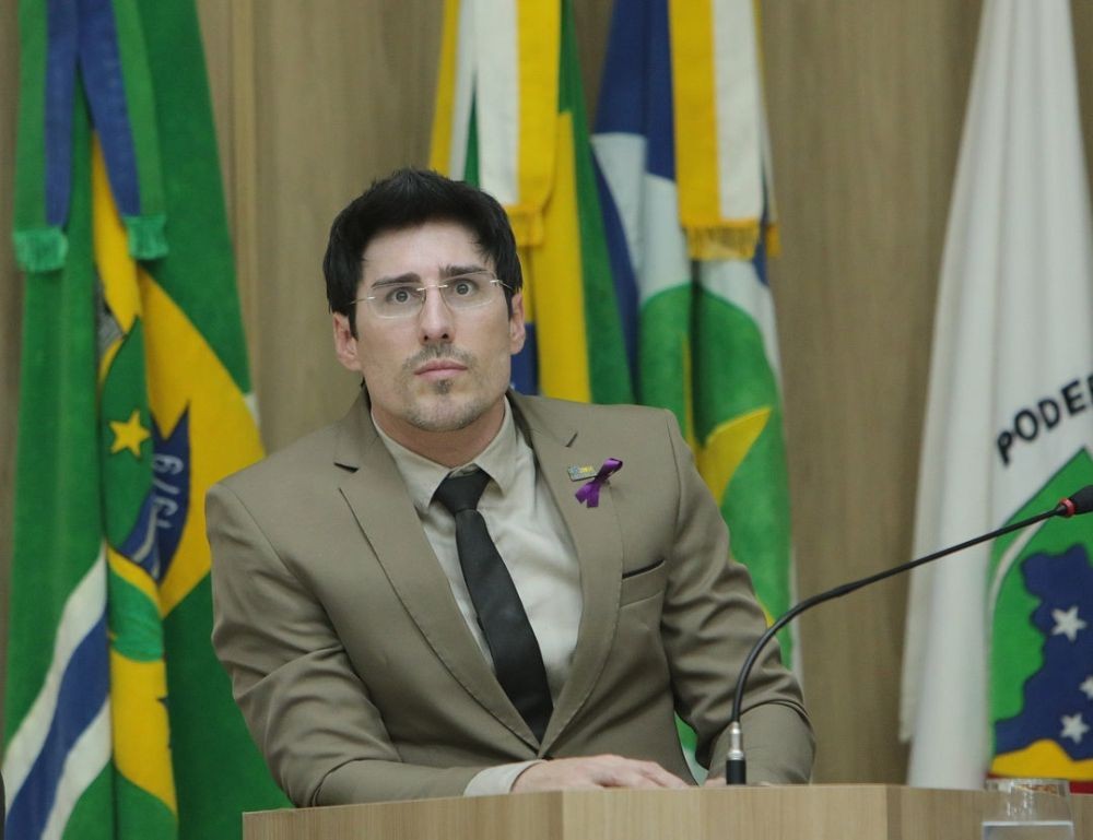Marcos Vinicius requer informações sobre normas de transporte escolar municipal