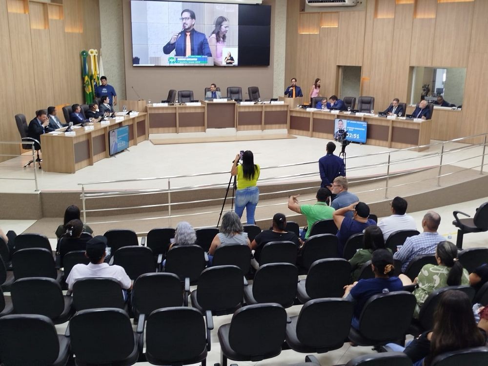 Câmara de Sinop analisa Regulariza Sinop em sessão com 51 proposituras