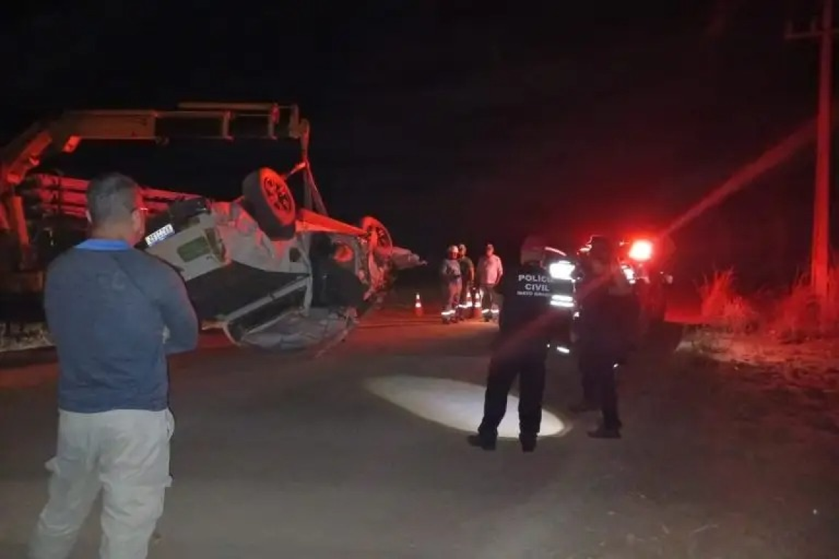 Motorista morre ao capotar caminhonete em rodovia de MT