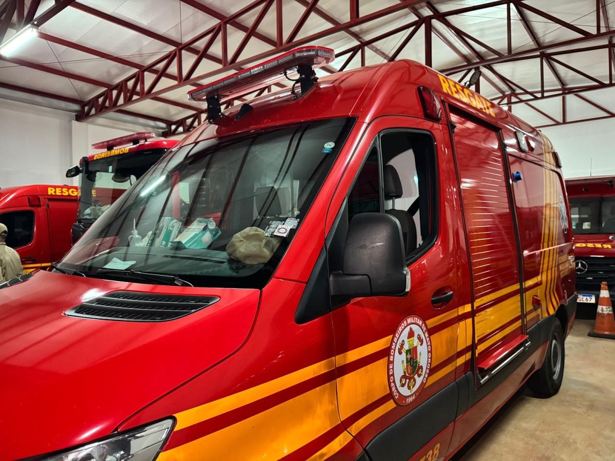 Pneu estoura e carro capota na BR-174; gestante e duas crianças ficam feridas