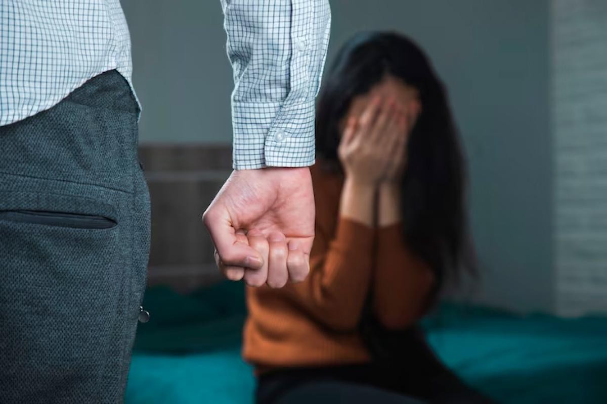 Ex-marido invade casa, ameaça matar mulher e a mantém em cárcere