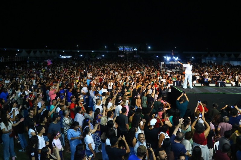 Festeja Sinop: Maria Marçal encerra Marcha para Jesus com noite de união, fé e adoração