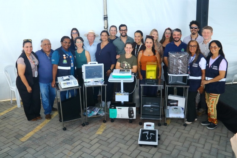 Festeja Sinop: prefeito entrega ambulâncias e equipamentos para reforçar atendimento na rede municipal de Saúde