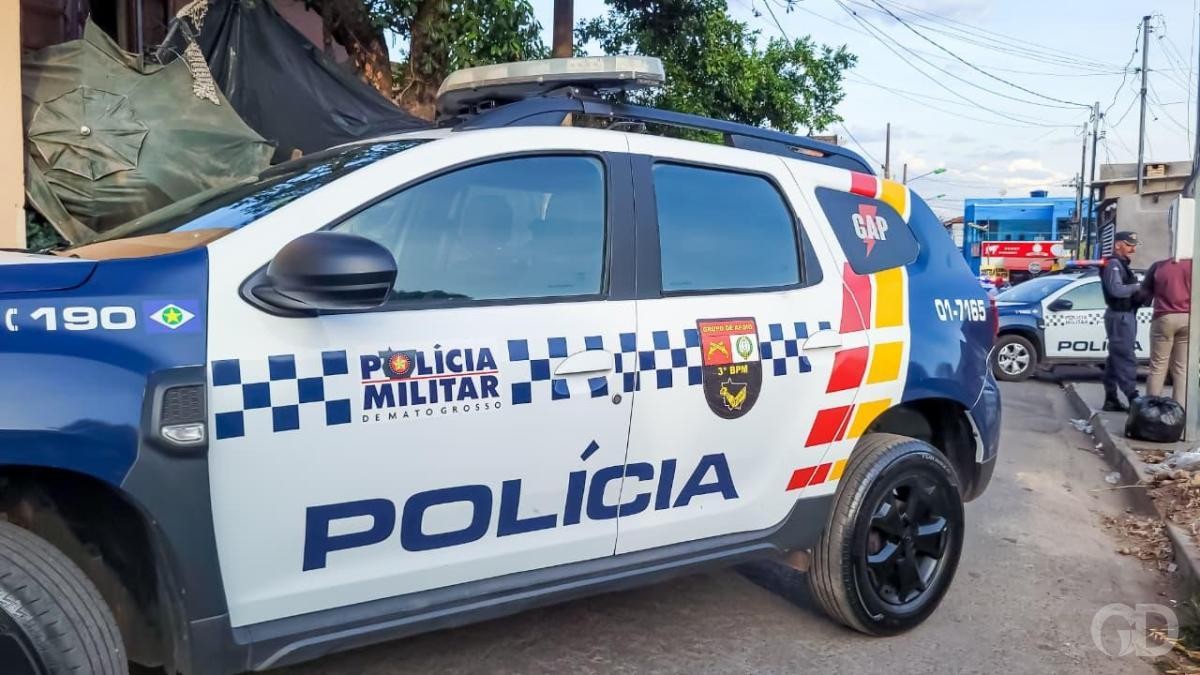 Discussão em casa termina em tiros; homem é atingido no tórax