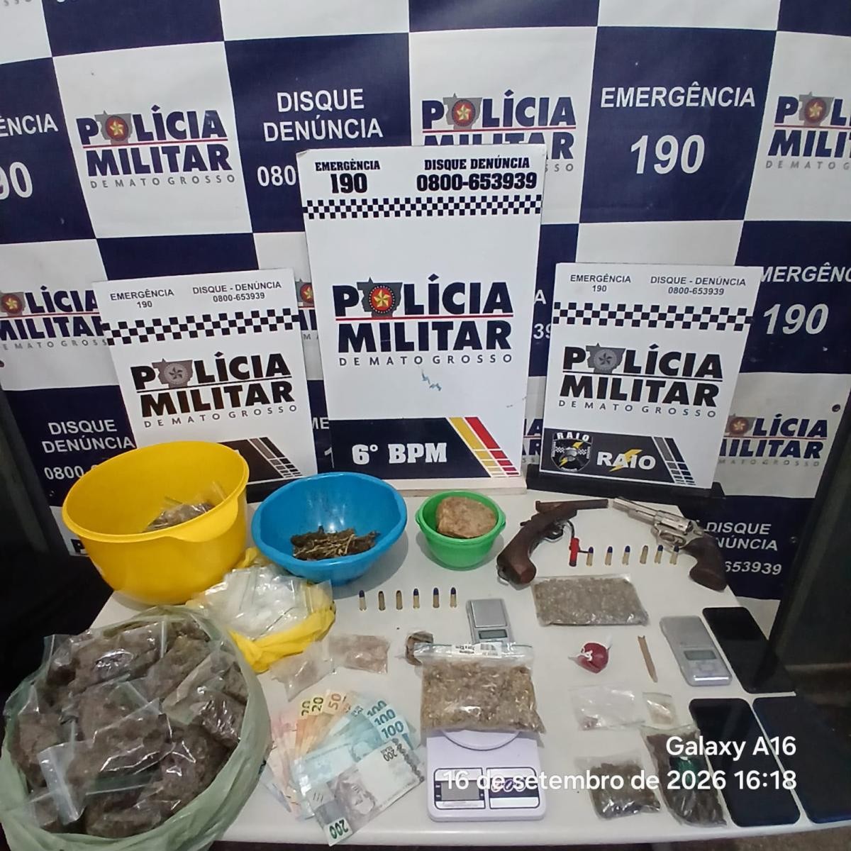 Polícia 'fecha' paiol do PCC e prende 3 com drogas e armas em MT
