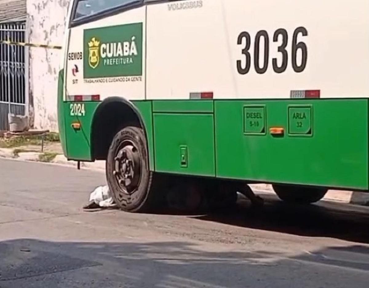 Homem morre após ser atropelado por ônibus 