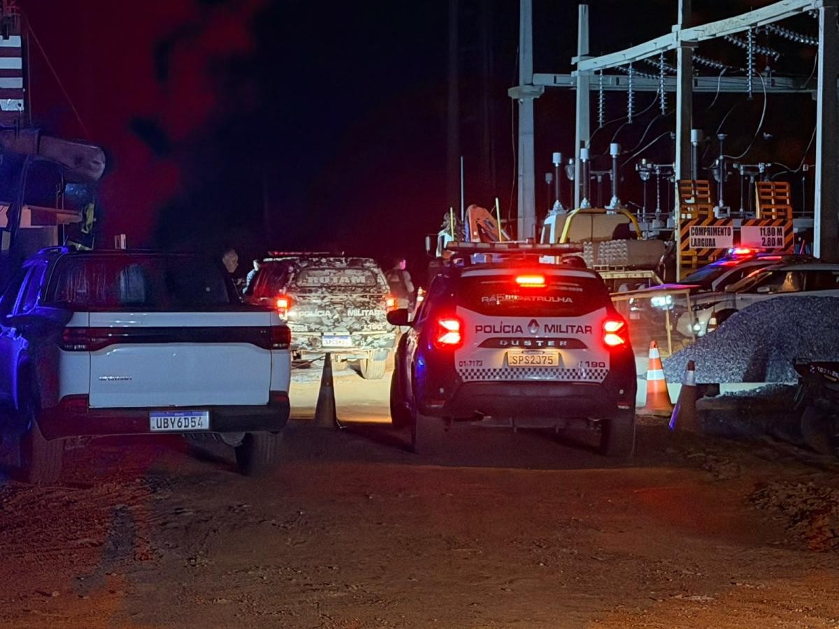 Trio invade obra, segurança reage, é baleado, mas mata um dos suspeitos