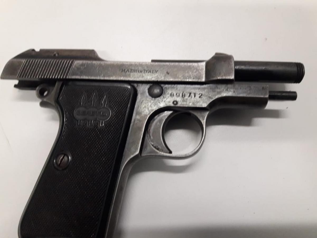 Falsos policiais invadem casa, rendem morador e tentam roubar armas