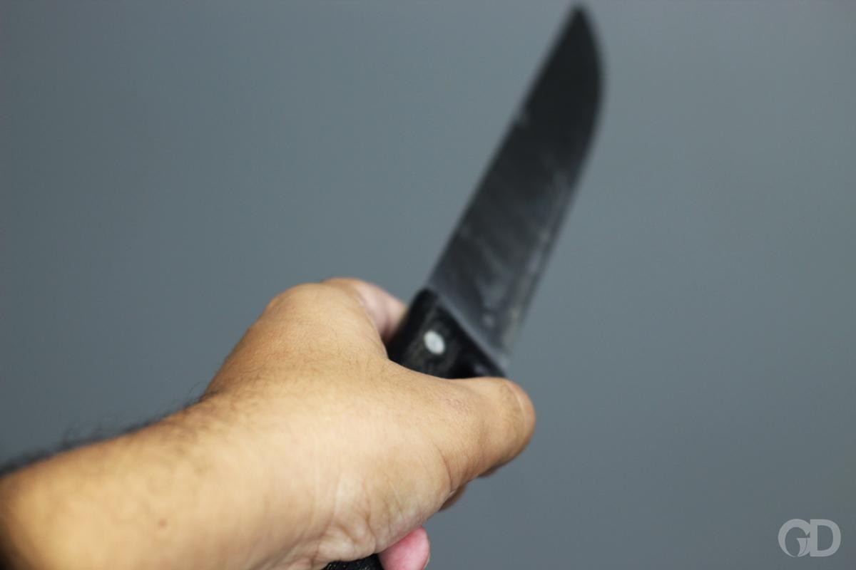 Homem leva facada nas costas durante discussão em campo de MT