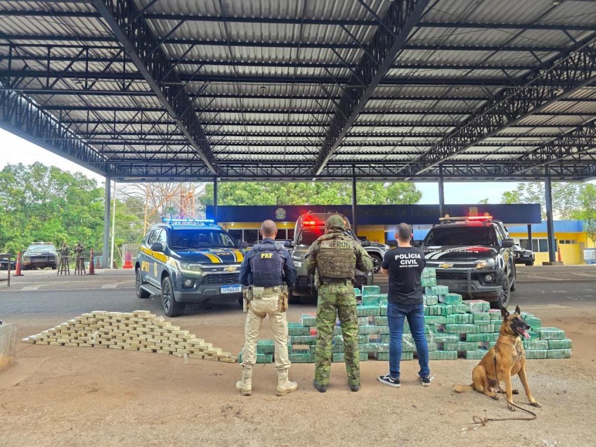 Trio é preso com meia tonelada de cocaína em caminhão na BR-364